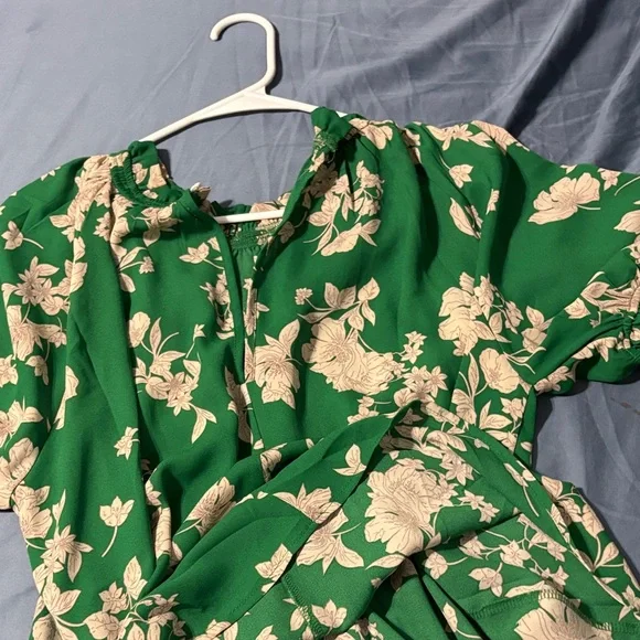 Floral Green Women's Top - Picture 8 of 9
